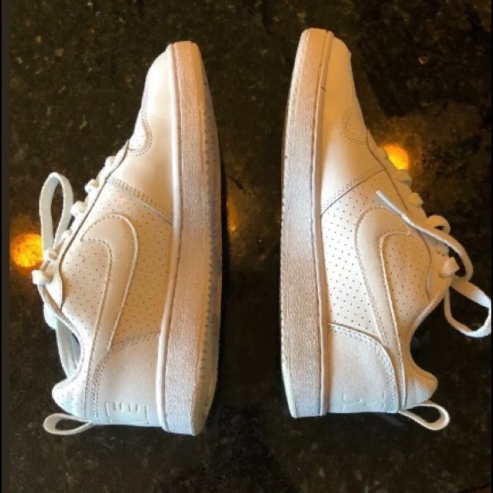 Women’s Nike White Air Shoes Size 6